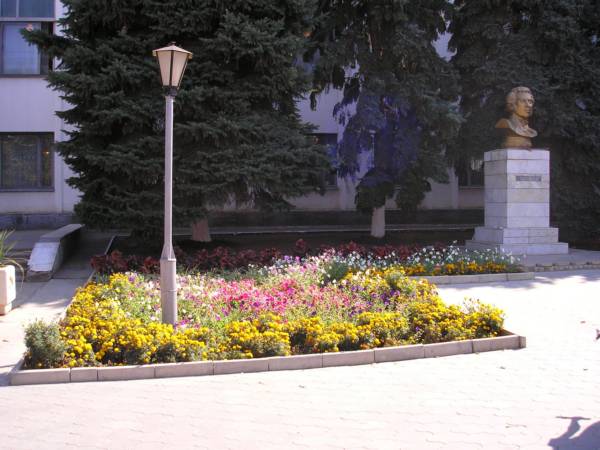 Памятник А.С. Пушкину возле ГДК