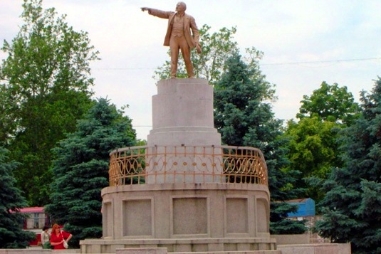Памятник В.И. Ленину на центральной площади-2