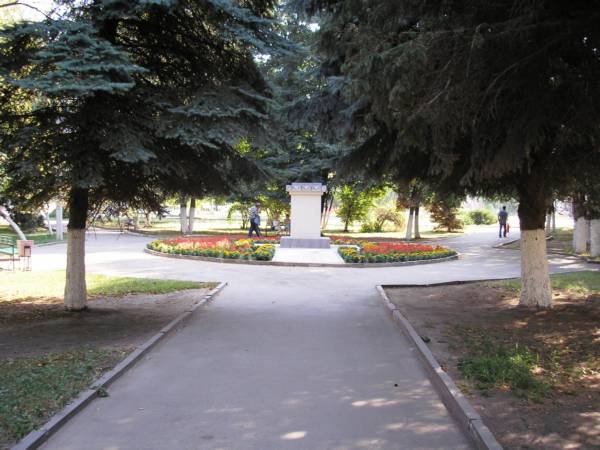 Сквер Пушкина без Пушкина - памятник увезли на реконструкцию