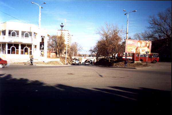 Тоннель по улице Кирова. Справа - стоянка маршрутных такси 23-го маршрута