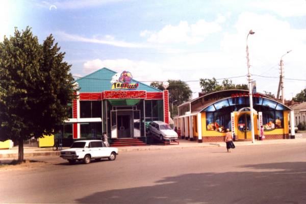 Торговые павильоны на пересечении улиц Ленина и Халтурина