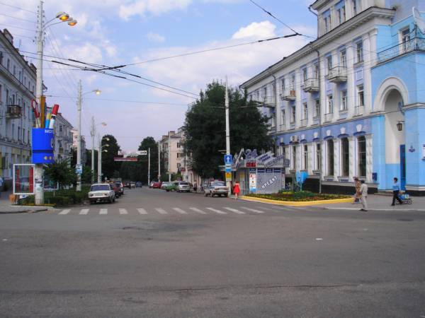 Улица Карла Маркса возле гостиницы Северной