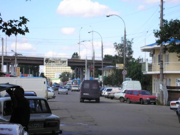 Улица Мира в районе Урицкого моста. Слева - Вещевой рынок