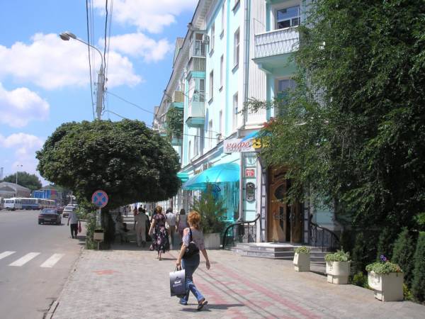 Улица Мира возле кафе ВЕСНА_1