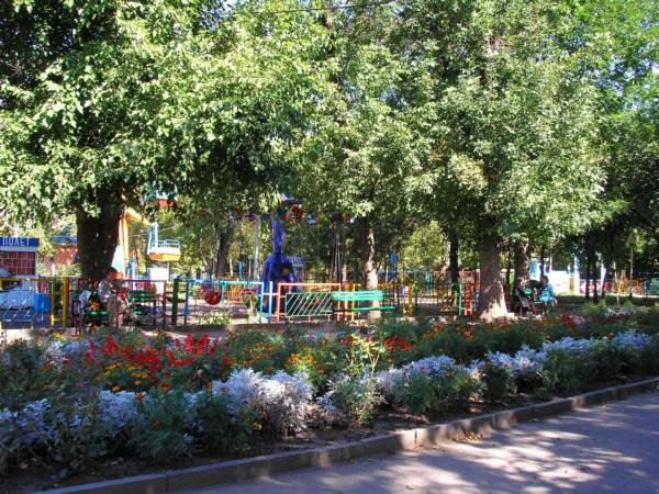 В Городском Парке Культуры и Отдыха,как и везде в Армавире, много цветов