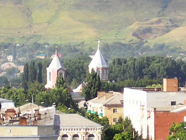 Вид с гостиницы Армавир на Армянскую церковь
