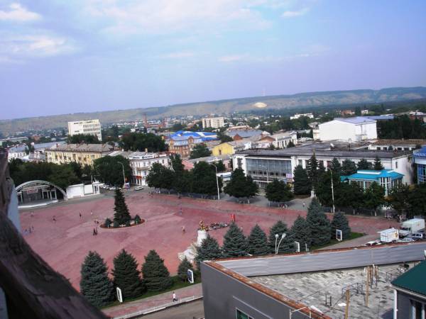 Вид с гостиницы Армавир на Центральной площадь и на ГДК