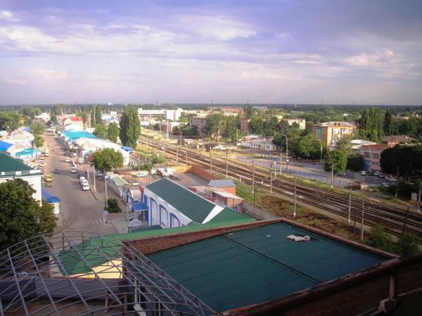Вид с гостиницы Армавир на улицы Мира и Железнодорожная