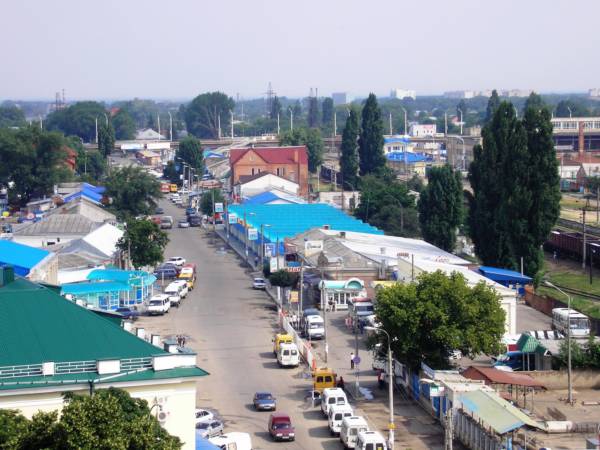 Вид с гостиницы Армавир на улицу Мира в сторону Урицкого мотса_2