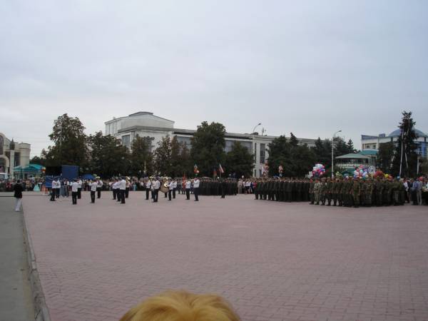 Военный парад в один из дней празднования дня города