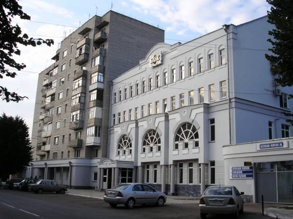 Здание ЮГБАНКа на улице Ленина возле Горотдела и Паспортного стола