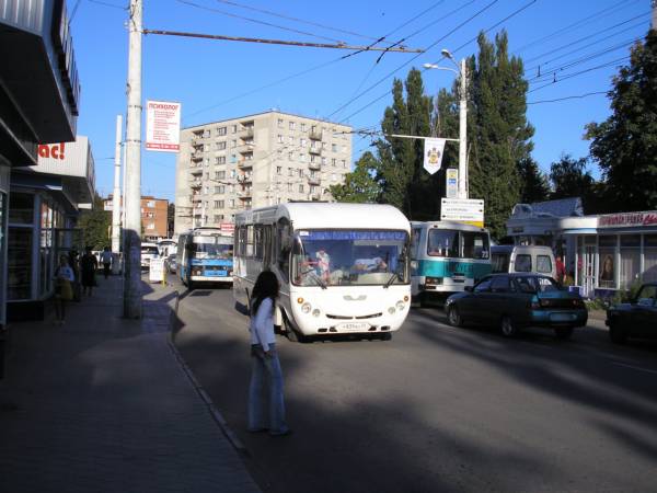 Улица Новороссийская возле остановки