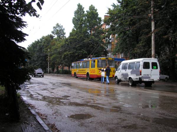 Улица советской Армии в сторону 2-го Вокзала. Остановка РОДИНА_1