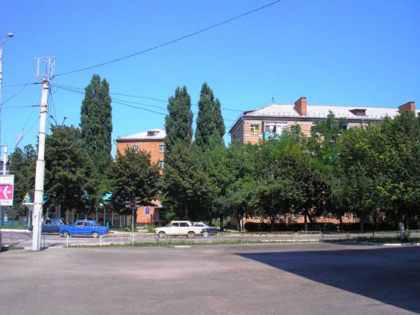 Вид на наш дом с противоположной стороны улицы Новороссийской