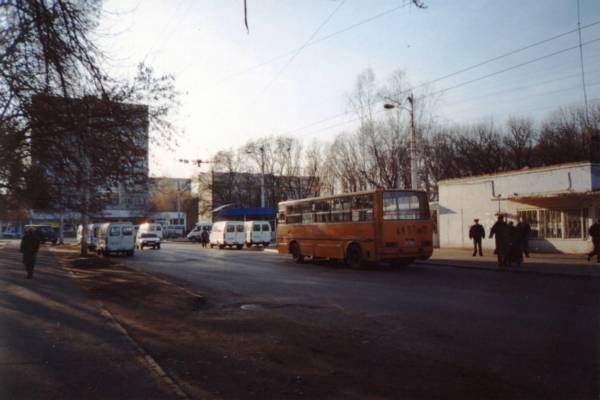 Конечная остановка общественного транспорта - Азовская