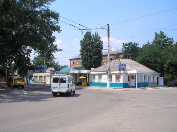 Поворот с улицы Черноморской на Маркова.Район ЗИМа