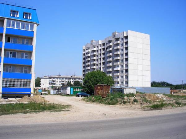 Строящийся 10-этажный жилой дом на улице Каспарова