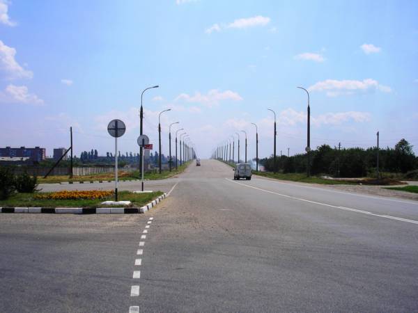 Вид с улицы Каспарова на Каспаровский мост