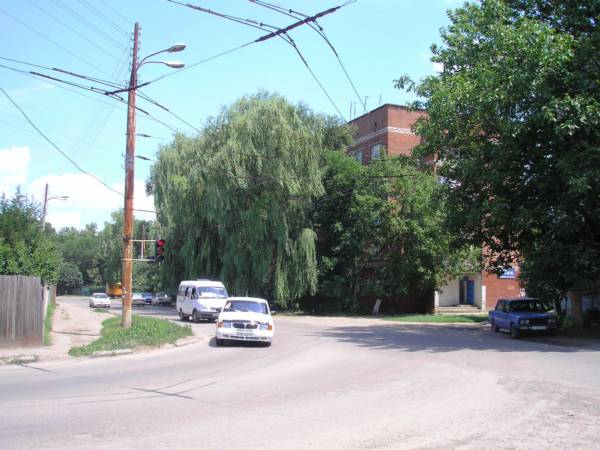 Поворот с улицы Володарского на Шаумяна