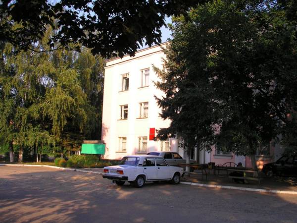Соцзащита и Центр занятости - два в одном здании на углу Тургенева и Карла Маркса