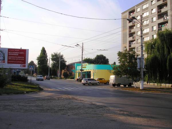 Улица Тургенева. Справа - общага для работников Табачки