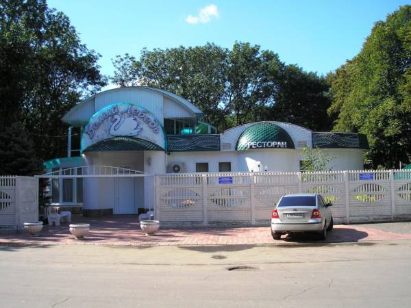 Ресторан БЕЛЫЙ ЛЕБЕДЬ в сквере на Кирова возле МЖК