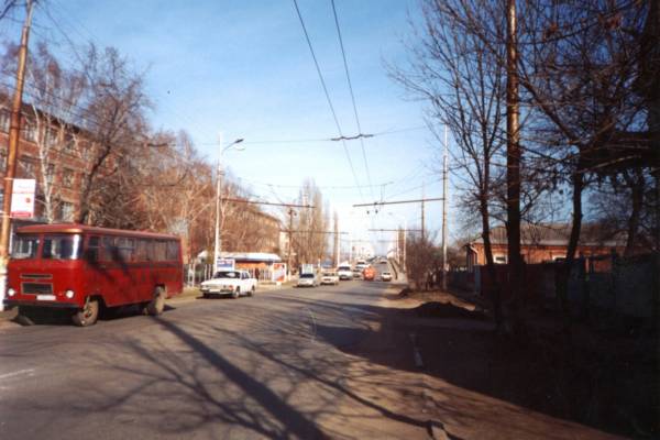Улица Урицкого. Слева - Юридический техникум (Зимой)