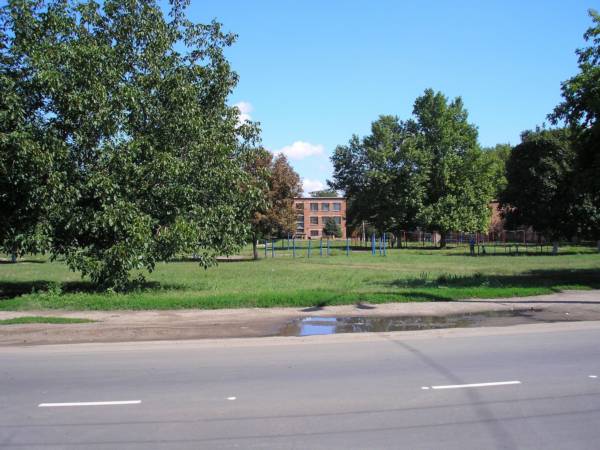 Вид на 3-ю школу с улицы Луначарского