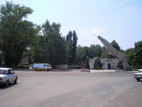 Самолёт на углу улиц Урицкого и Советской Армии