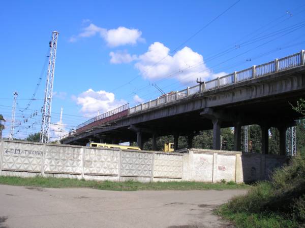 Вид на сенной мост с улицы Железнодорожной