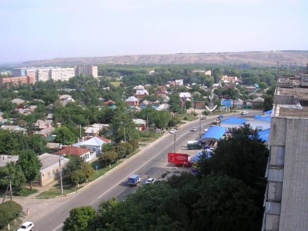 Вид с высотки на улицу Ефремова в сторону Красной Поляны