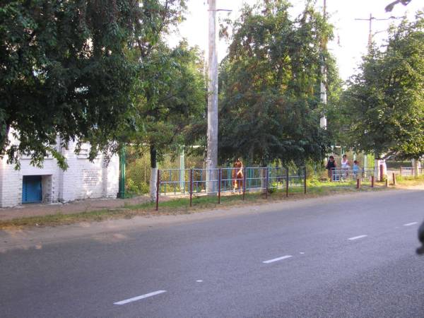 Улица Ефремова.Слева - школа №10