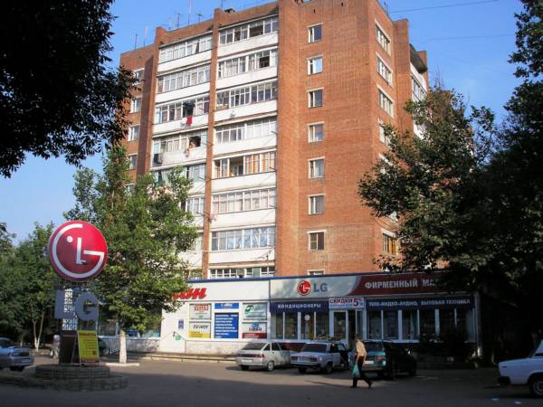 Магазин ЭКРАН и фирменный магазин LG на улице Ефремова