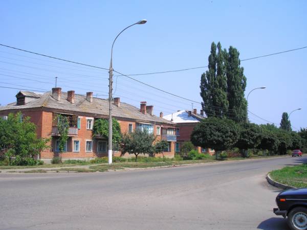 Пересечение улиц Ефремова и 30 лет Победы.Слева - дом с номером 246