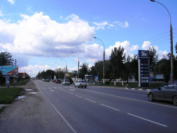Улица Ефремова в сторону трассы