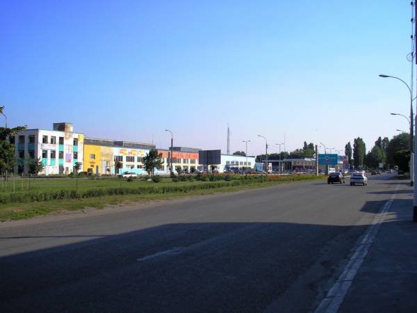 Улица Ефремова в сторону трассы.Слева - ЭКОНОМ