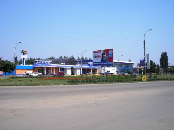 Вид на автосалон ЛАДА с противоположной стороны Ефремова