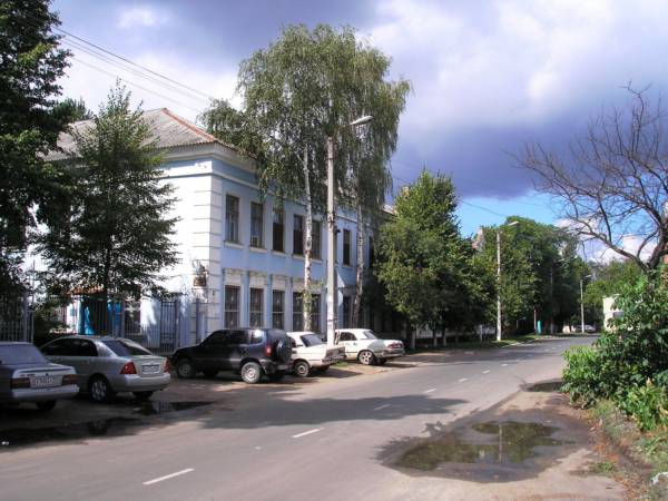 Улица Ленина.Слева - больница