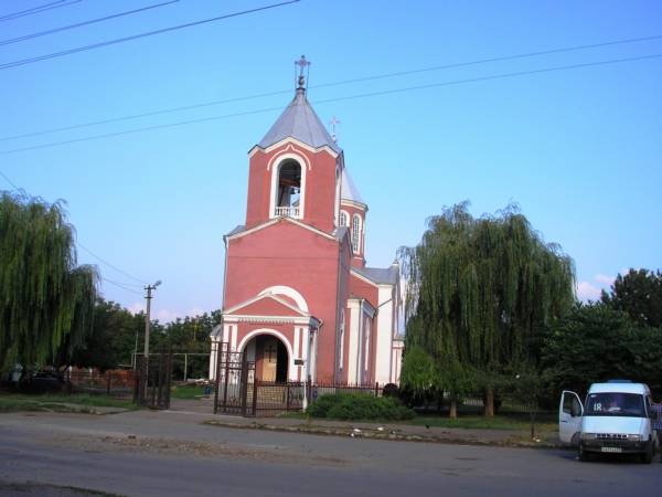 Вид на Армянскую Церковь с улицы Кирова