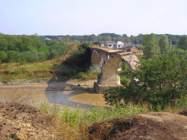 Разрушенный мост через Уруп