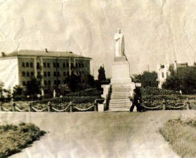 Памятник Сталину в Армавире